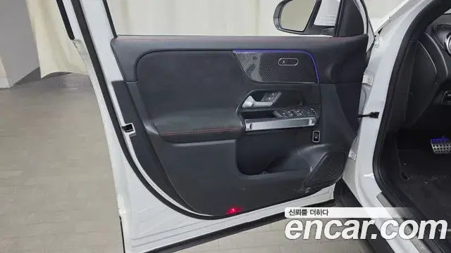 Mercedes-Benz GLB-Class 2022 — Şəkil 21/33