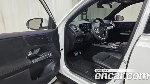 Mercedes-Benz GLB-Class 2022 — Şəkil 17/33