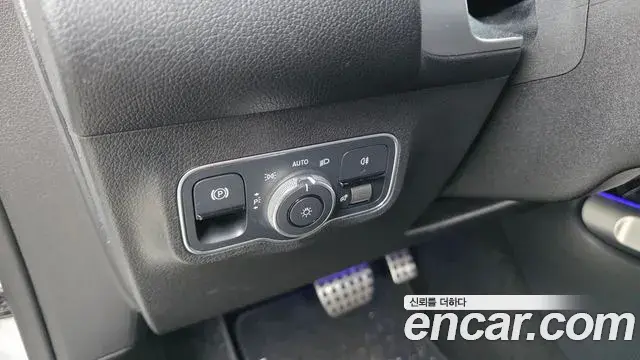 Mercedes-Benz GLB-Class 2022 — Şəkil 12/33
