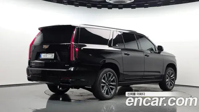 Cadillac Escalade 2023 — ფოტო 7/39