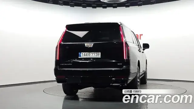 Cadillac Escalade 2023 — ფოტო 30/39
