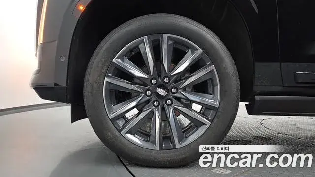 Cadillac Escalade 2023 — ფოტო 36/39