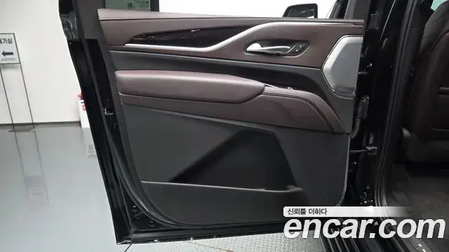 Cadillac Escalade 2023 — ფოტო 17/39