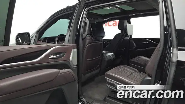 Cadillac Escalade 2023 — ფოტო 1/39