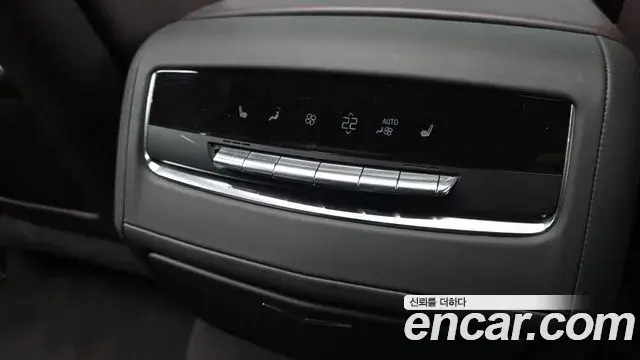 Cadillac Escalade 2023 — ფოტო 28/39