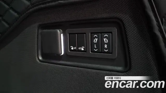 Cadillac Escalade 2023 — ფოტო 34/39