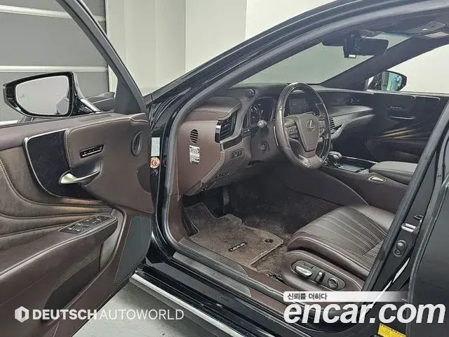 Lexus LS500 2020 — ფოტო 13/20