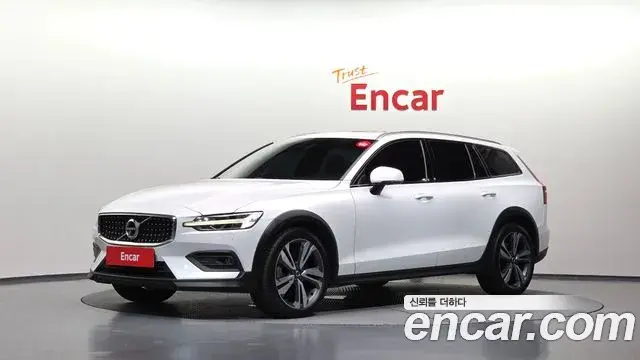Volvo V60 Cross Country 2019 — ფოტო 19/34