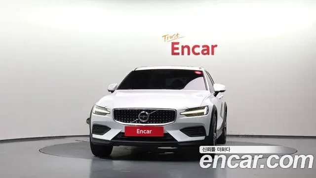 Volvo V60 Cross Country 2019 — ფოტო 27/34
