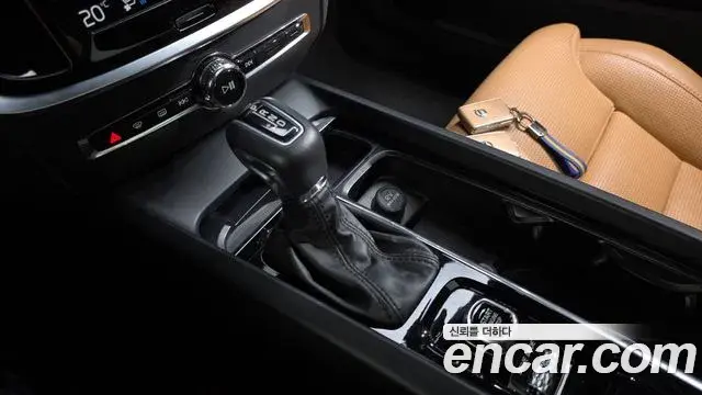 Volvo V60 Cross Country 2019 — ფოტო 18/34