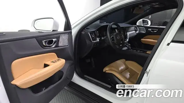 Volvo V60 Cross Country 2019 — ფოტო 14/34