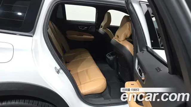 Volvo V60 Cross Country 2019 — ფოტო 11/34