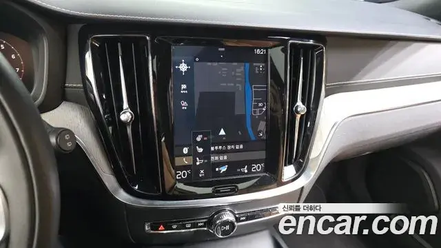 Volvo V60 Cross Country 2019 — ფოტო 17/34