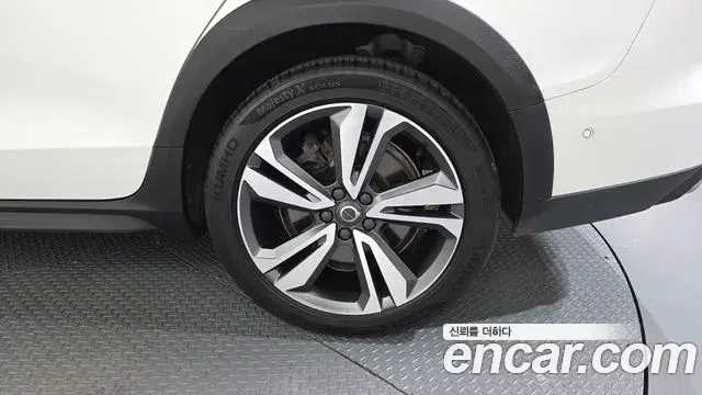 Volvo V60 Cross Country 2019 — ფოტო 22/34