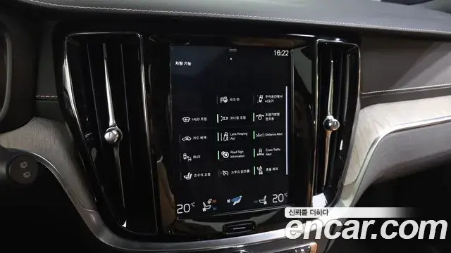 Volvo V60 Cross Country 2019 — ფოტო 24/34