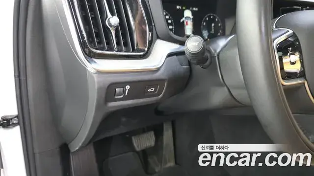 Volvo V60 Cross Country 2019 — ფოტო 23/34