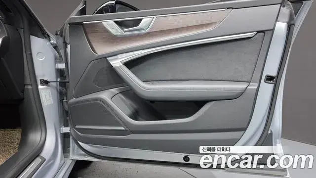 Audi A7 2022 — Şəkil 19/35