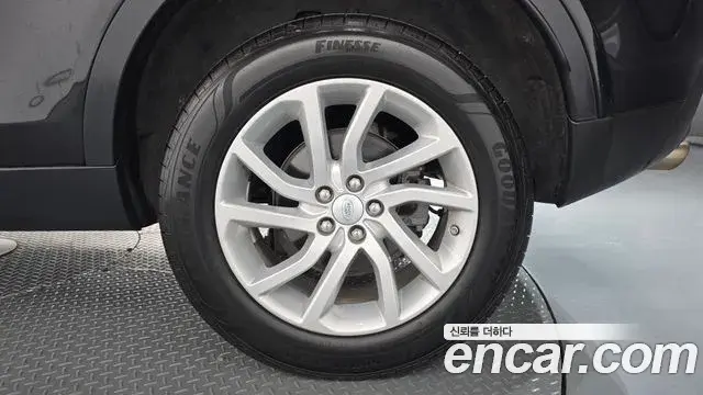 Land Rover Discovery Sport 2019 — ფოტო 1/33