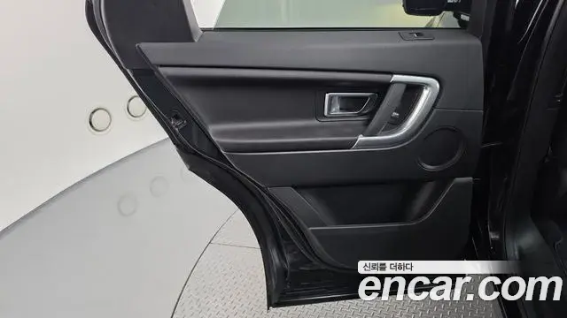 Land Rover Discovery Sport 2019 — ფოტო 17/33