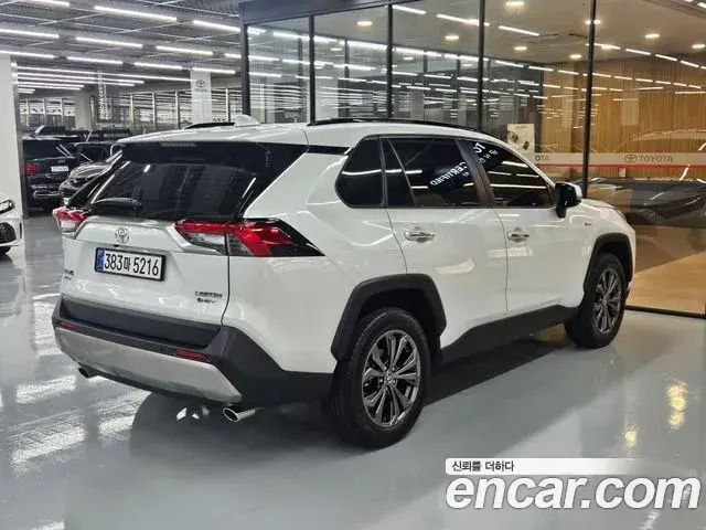 Toyota RAV4 2025 — Photo 1/18