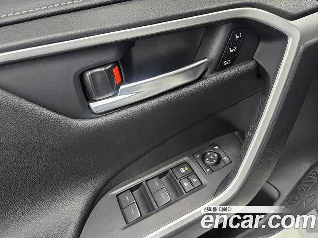Toyota RAV4 2025 — Photo 15/18