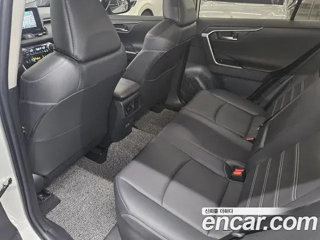 Toyota RAV4 2025 — Photo 2/18