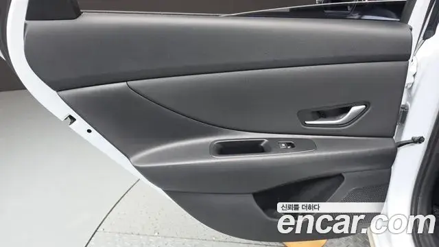 Hyundai The New Avante Hybrid 2023 — ფოტო 24/32