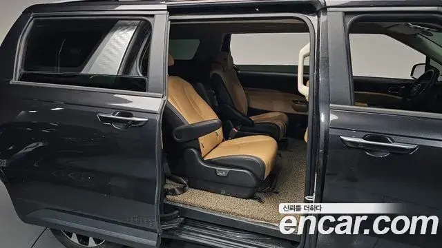 Kia Carnival 2022 — Фото 12/20