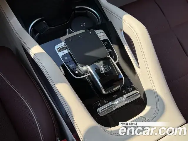 Mercedes-Benz GLS-Class 2023 — Photo 10/20