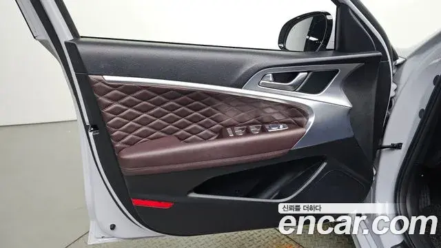 Genesis G70 2022 — ფოტო 30/31