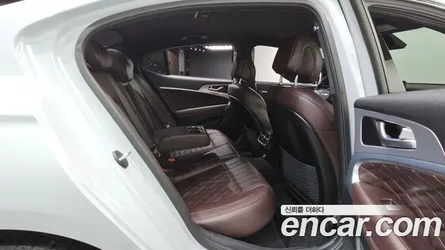 Genesis G70 2022 — ფოტო 28/31
