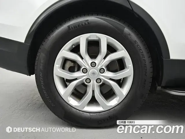 Land Rover Discovery 5 2019 — ფოტო 6/20