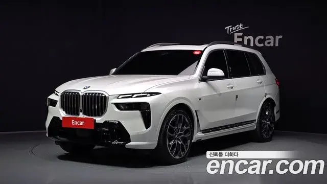 BMW X7 2024 — Фото 1/20