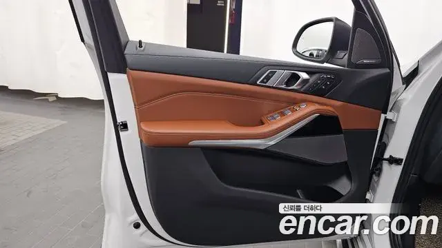 BMW X7 2024 — Şəkil 32/36