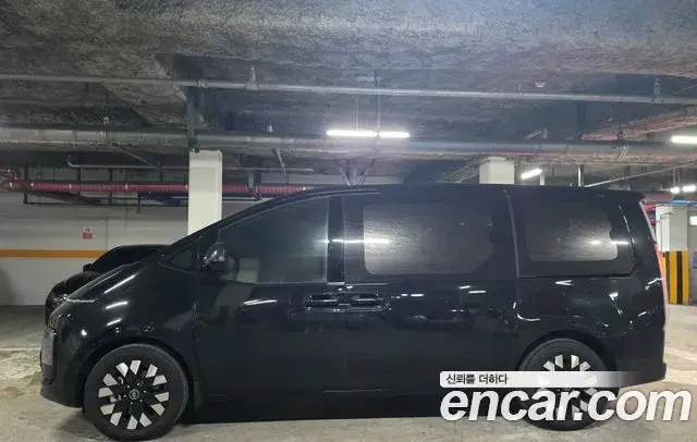 Hyundai Staria 2025 — Şəkil 2/9