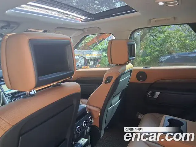 Land Rover Discovery 5 2018 — Photo 10/20
