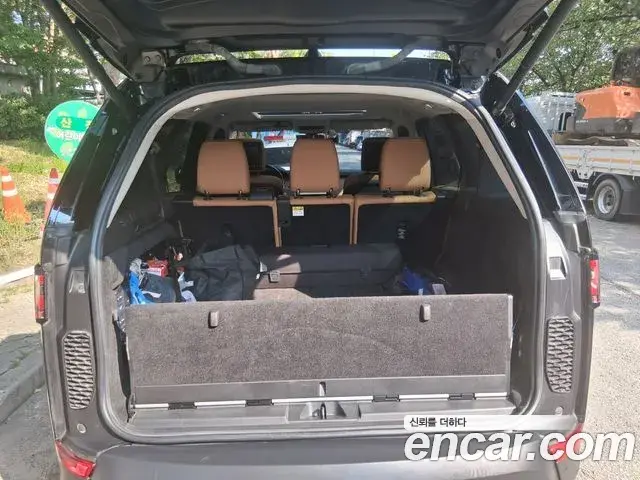 Land Rover Discovery 5 2018 — Photo 17/20