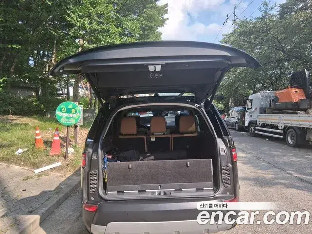 Land Rover Discovery 5 2018 — Photo 14/20