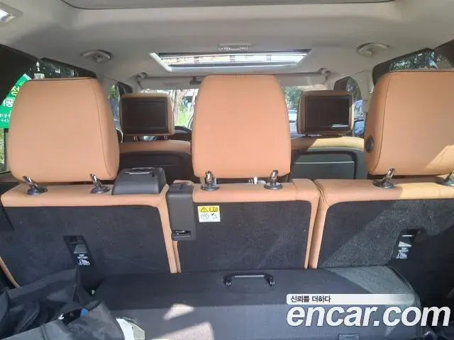 Land Rover Discovery 5 2018 — Photo 8/20
