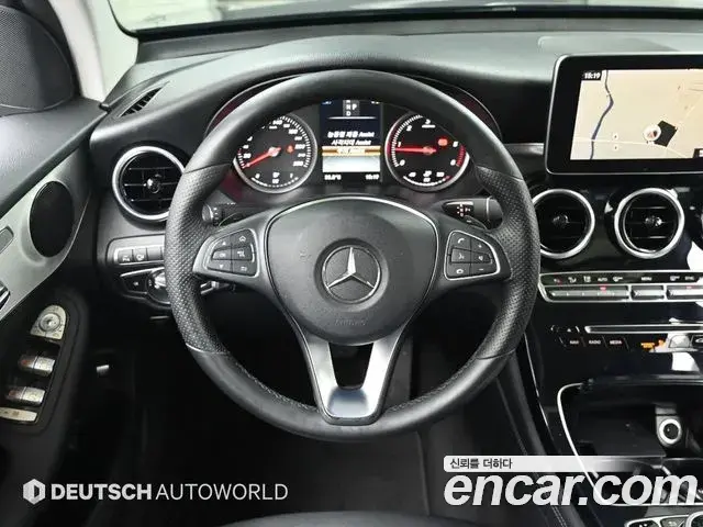 Mercedes-Benz GLC-Class 2018 — Photo 9/20