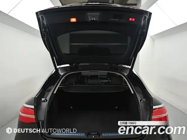 Mercedes-Benz GLC-Class 2018 — Photo 2/20