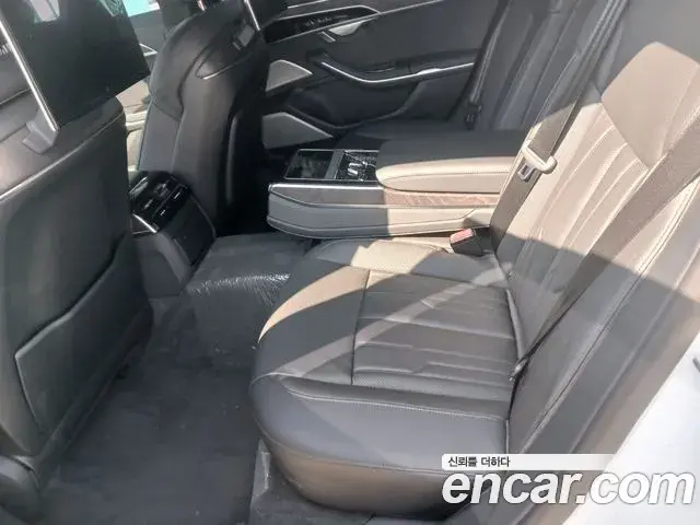 Audi A8 2023 — Şəkil 12/20