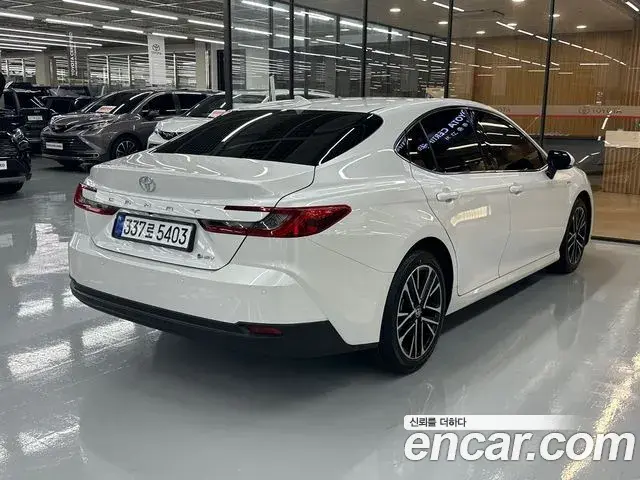 Toyota Camry 2025 — Şəkil 19/19