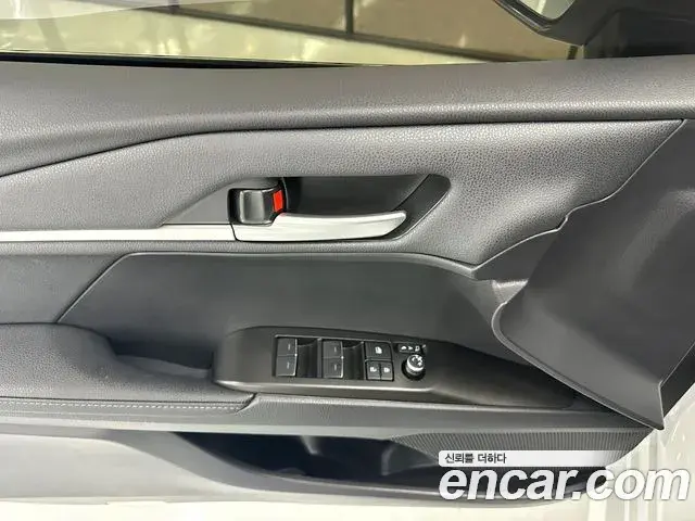 Toyota Camry 2025 — Şəkil 17/19