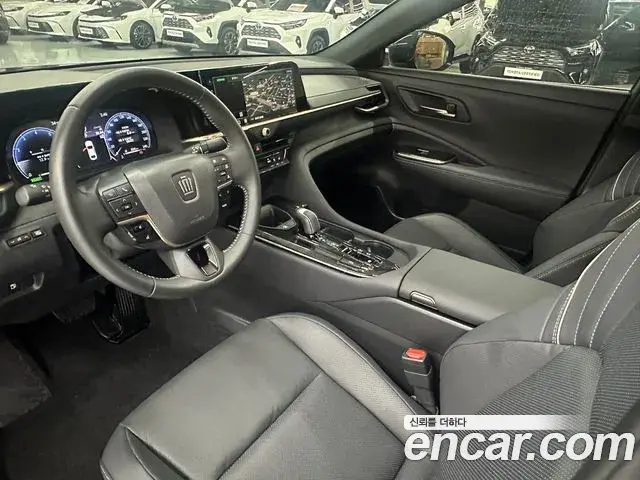 Toyota Crown Crossover 2024 — Photo 13/20