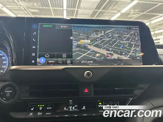 Toyota Crown Crossover 2024 — Photo 6/20