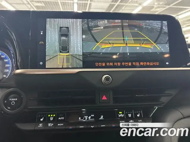 Toyota Crown Crossover 2024 — Photo 16/20