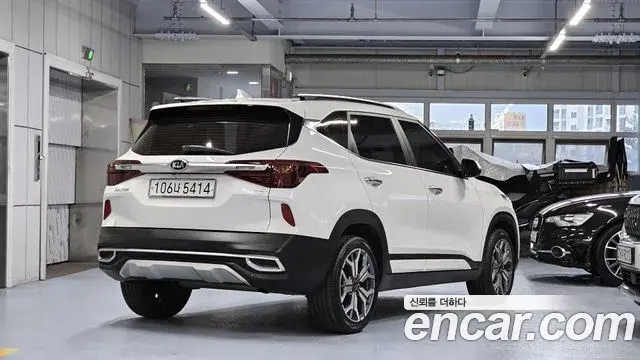 Kia Seltos 2020 — Фото 3/20