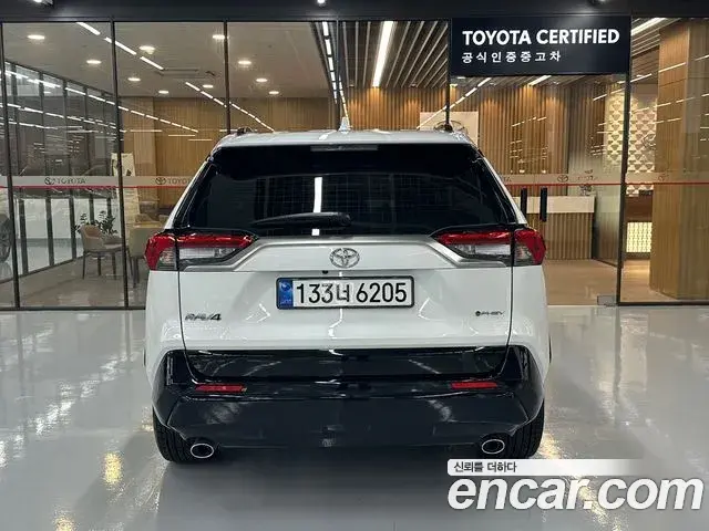 Toyota RAV4 2025 — Photo 8/19