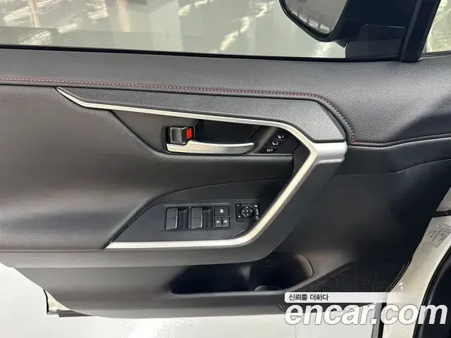 Toyota RAV4 2025 — Photo 17/19